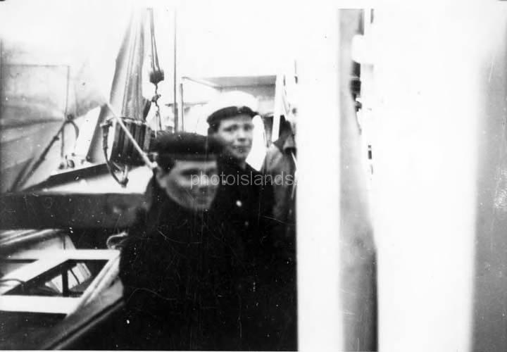 "Два советских солдата". Советские солдаты на борту U.S. Coast Guard Cutter Tallapoosa